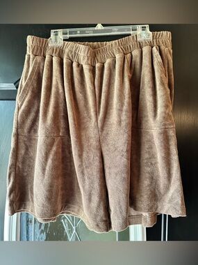 Size 2X Zenana Women's Brown Terry Cloth material shorts.